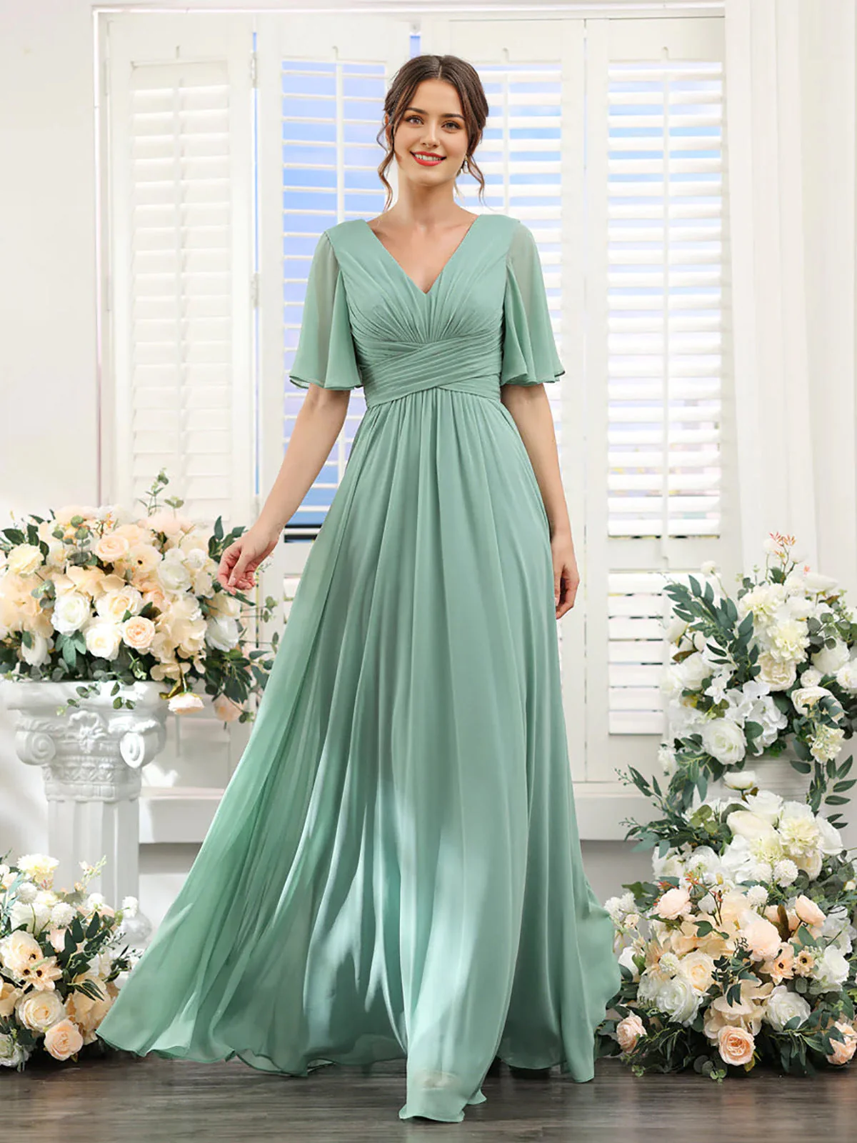 Fließendes Chiffonkleid mit V-Ausschnitt und hohem Schlitz – Bild 9