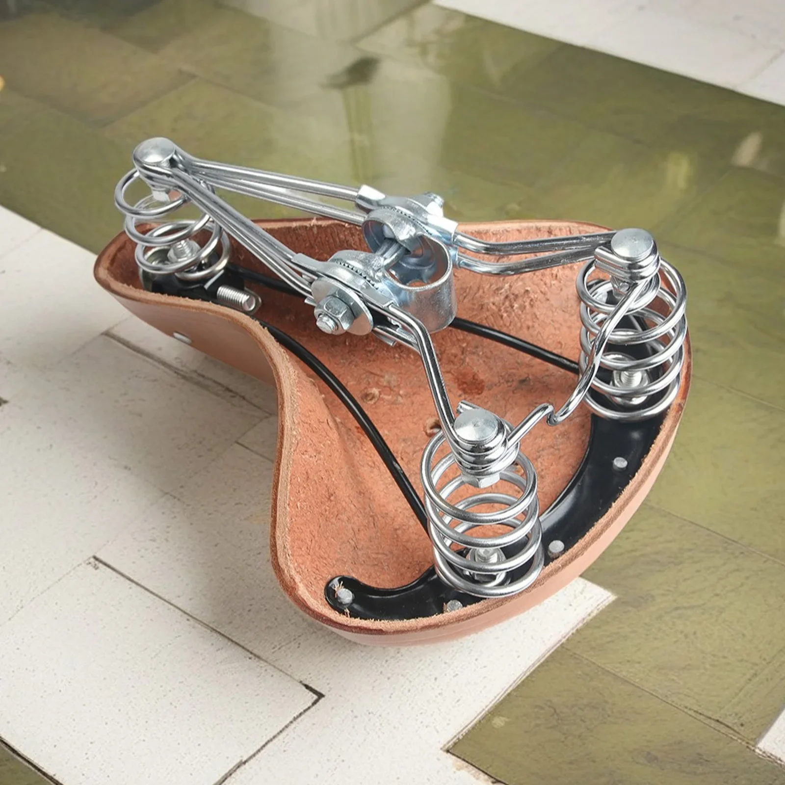 Brauner Vintage Fahrradsattel – Klassischer Kuhleder Sattel mit Federn | Retro Komfortsattel für City- & Rennräder – Bild 9