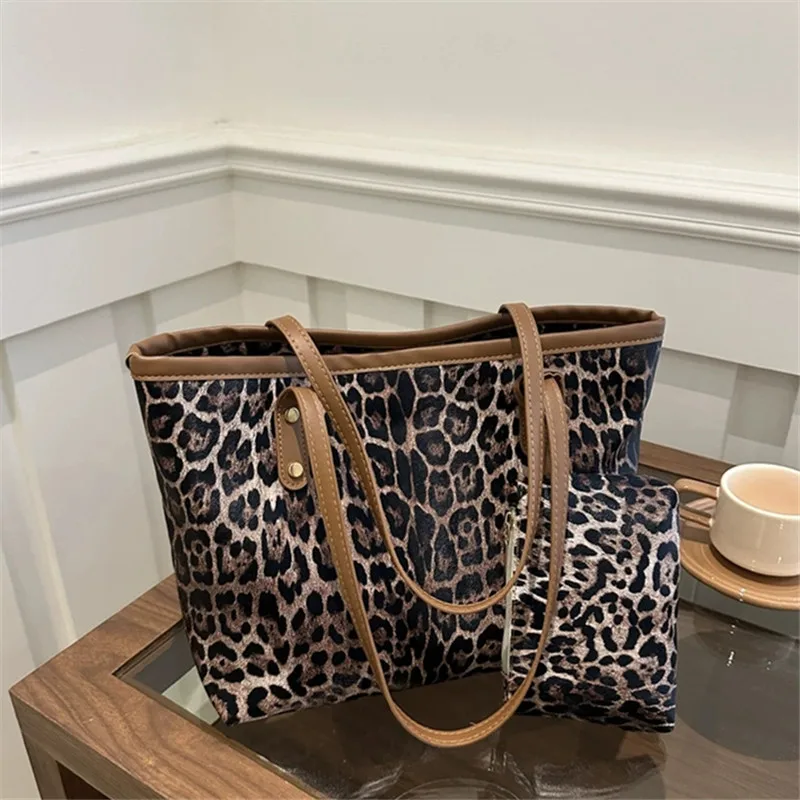 Leopardenmuster Tote Bag mit Beutel – Stylische Kunstleder Schultertasche | Große Kapazität Shopping Bag für Damen Alltag – Bild 3