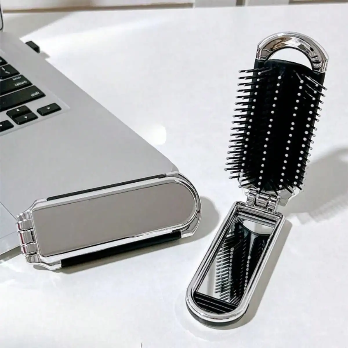 Tragbarer Kompaktkamm mit Luftkissen & Make-up Spiegel – Reise-Haarbürste für Alltag & Styling – Bild 4