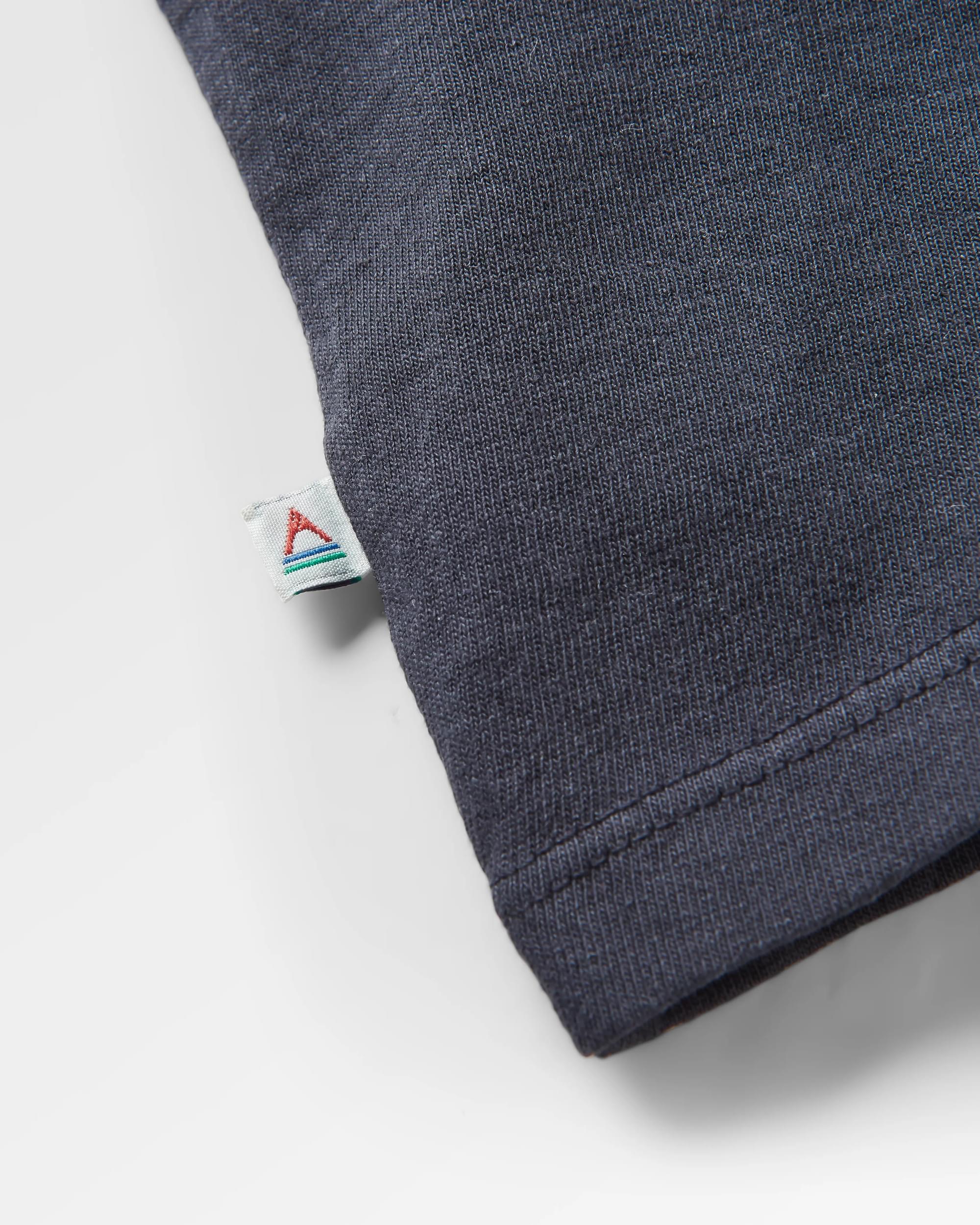 Golden Hour T-Shirt - Schwarz – Bild 9