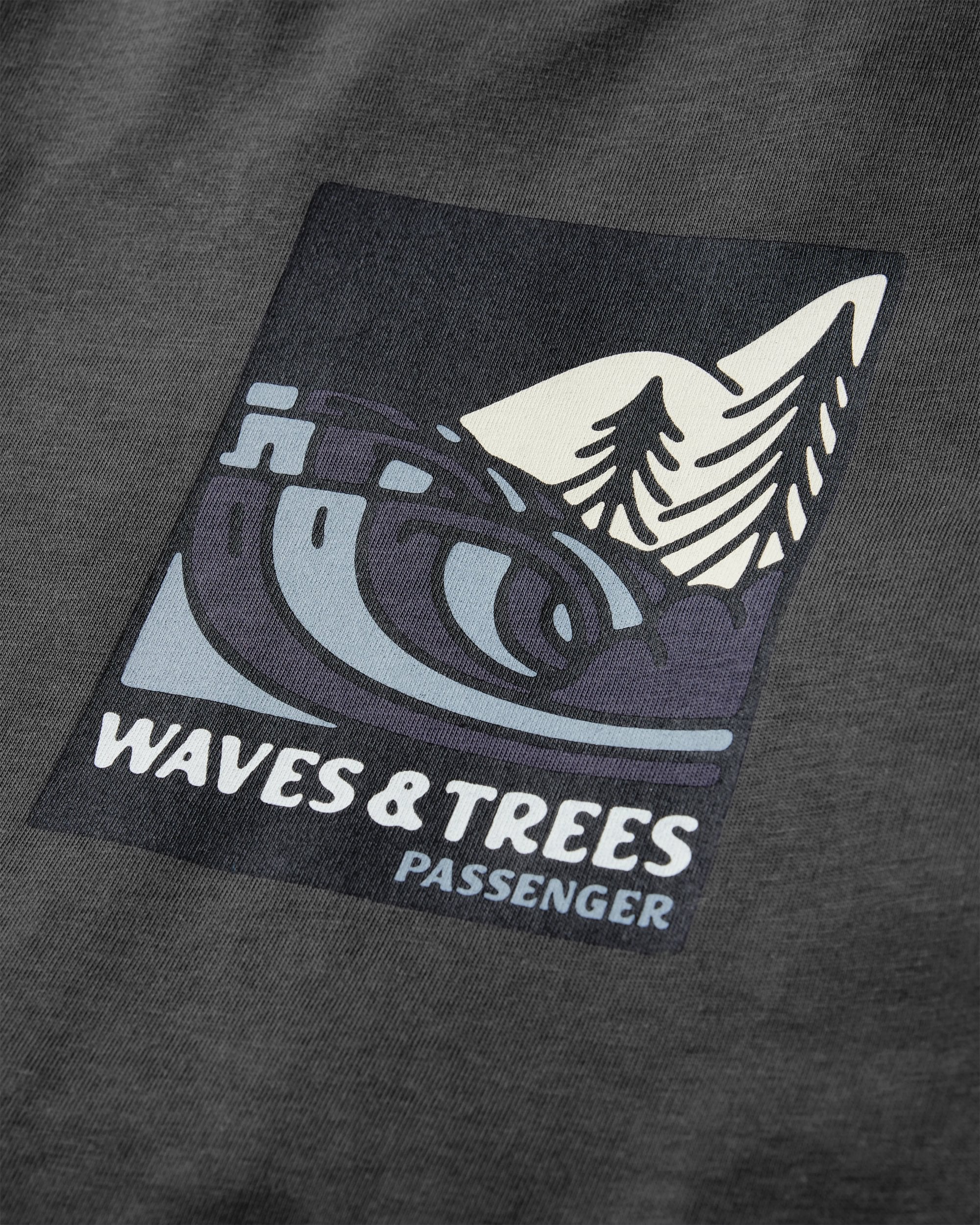 Waves & Trees Bio-Baumwoll-T-Shirt - Holzkohle – Bild 6