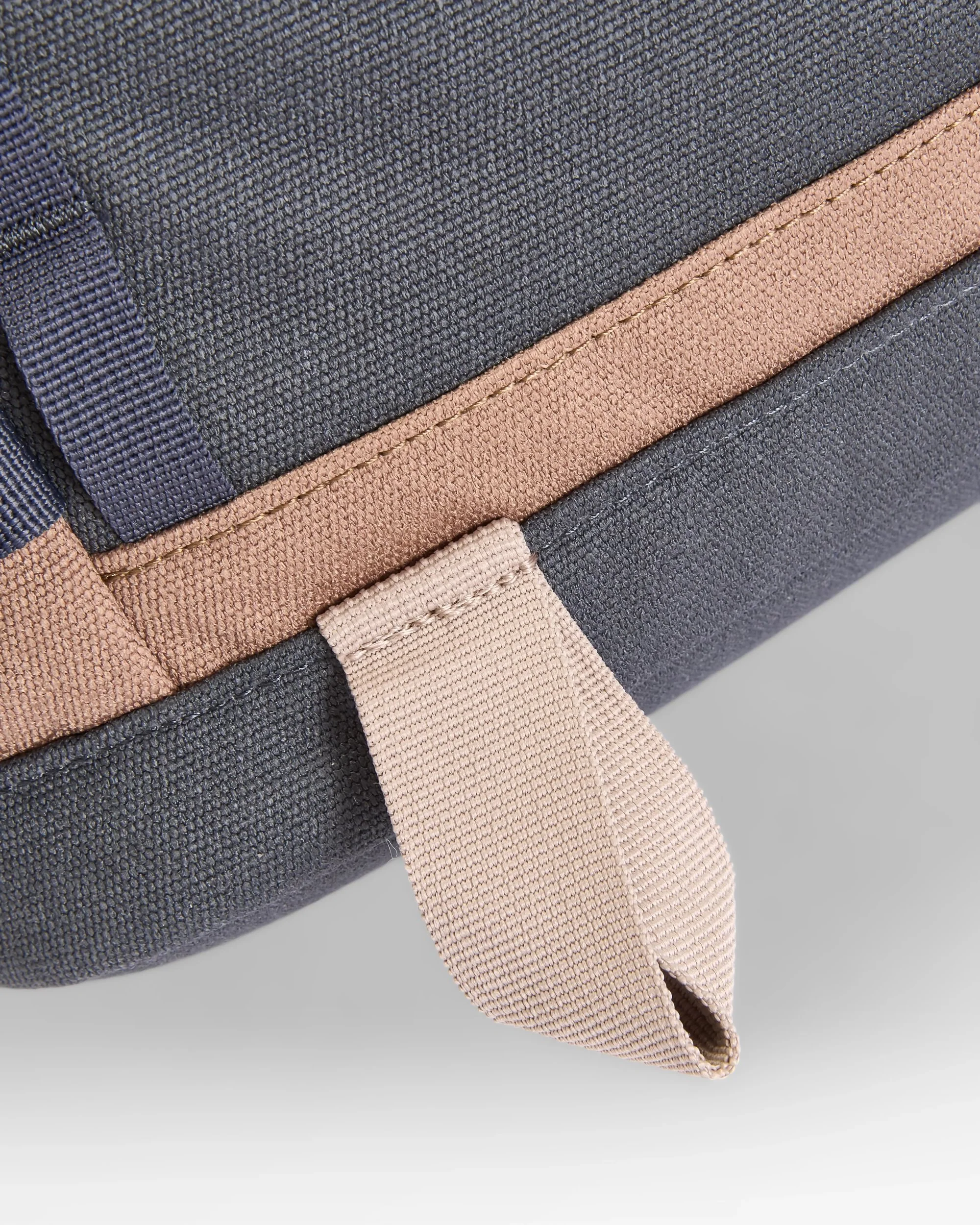 Vantage 30 Rucksack - Charcoal/Caramel – Bild 9