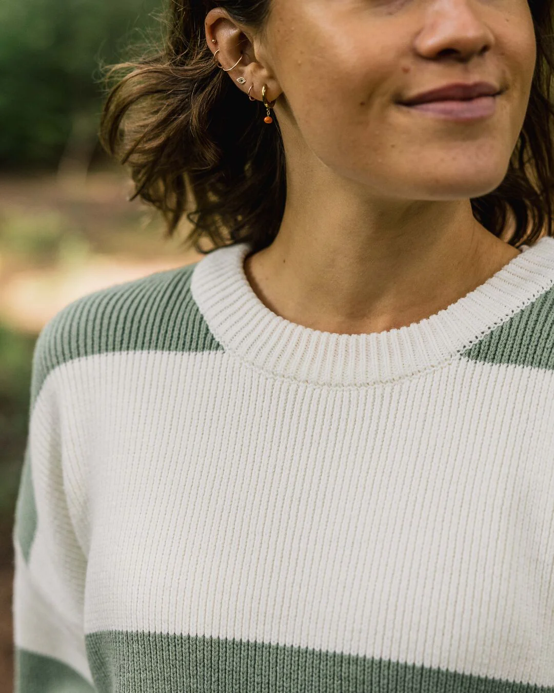 Moments Übergroßer Bio-Strickpullover - Pistazienstreifen – Bild 3